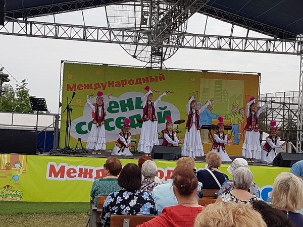 Фестиваль Добрососедства в Парковом комплексе города Тольятти, носящем имя уроженца Беларуси 