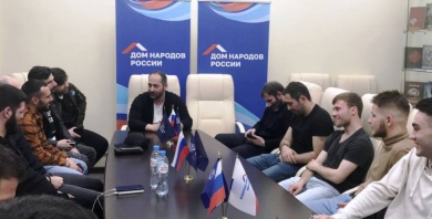 Глава Грузинской ФНКА в России Давида Цецхладзе встретился с членами команды футбольного клуба «Сакартвело»