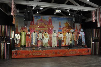 В Москве на выставке покажут различия народных и театральных костюмов 
