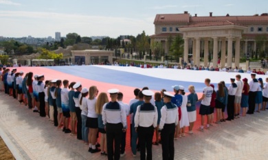 На площадке «Нового Херсонеса» прошла акция, посвящённая Дню государственного флага России