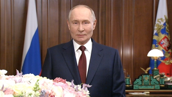 Владимир Владимирович Путин поздравил российских женщин с Международным женским днём