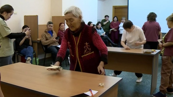 Шесть десятков спортсменов соревновались в якутских национальных настольных играх