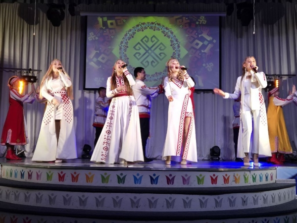 В Доме Дружбы народов Татарстана состоялся сольный концерт чувашской этно-группы «Ӗмӗт»